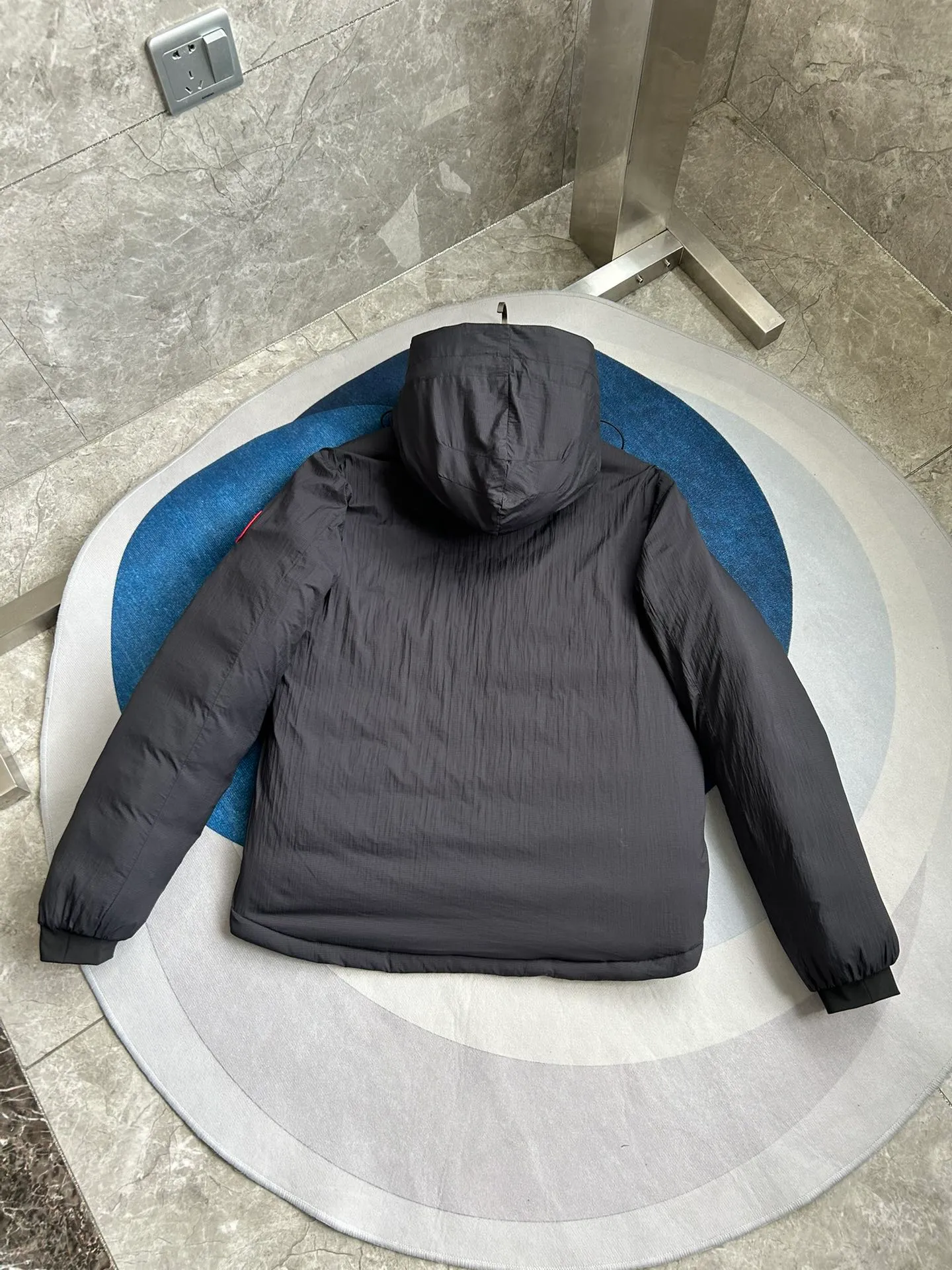 P940 5078M Lodge men's short hooded lightweight style. Color: black. Sizes: S M L XL XXL.